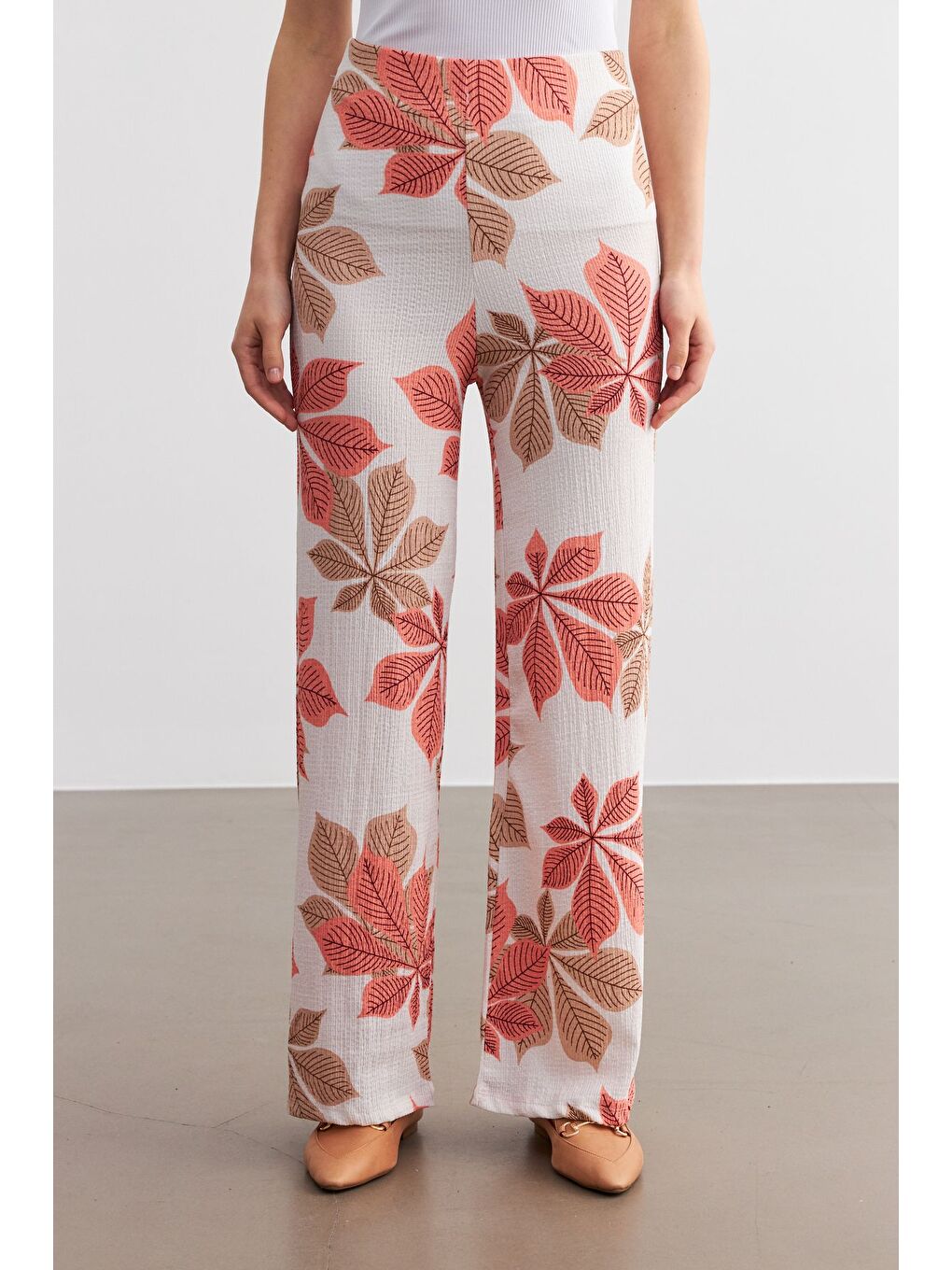 Kadın Turuncu Beyaz Çiçek Desenli Boru Paça Pantolon