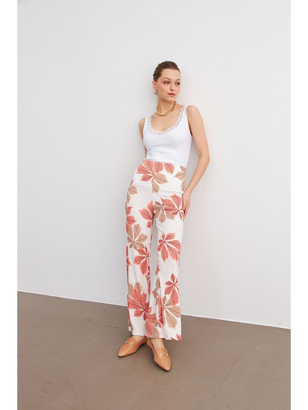 Kadın Turuncu Beyaz Çiçek Desenli Boru Paça Pantolon-2