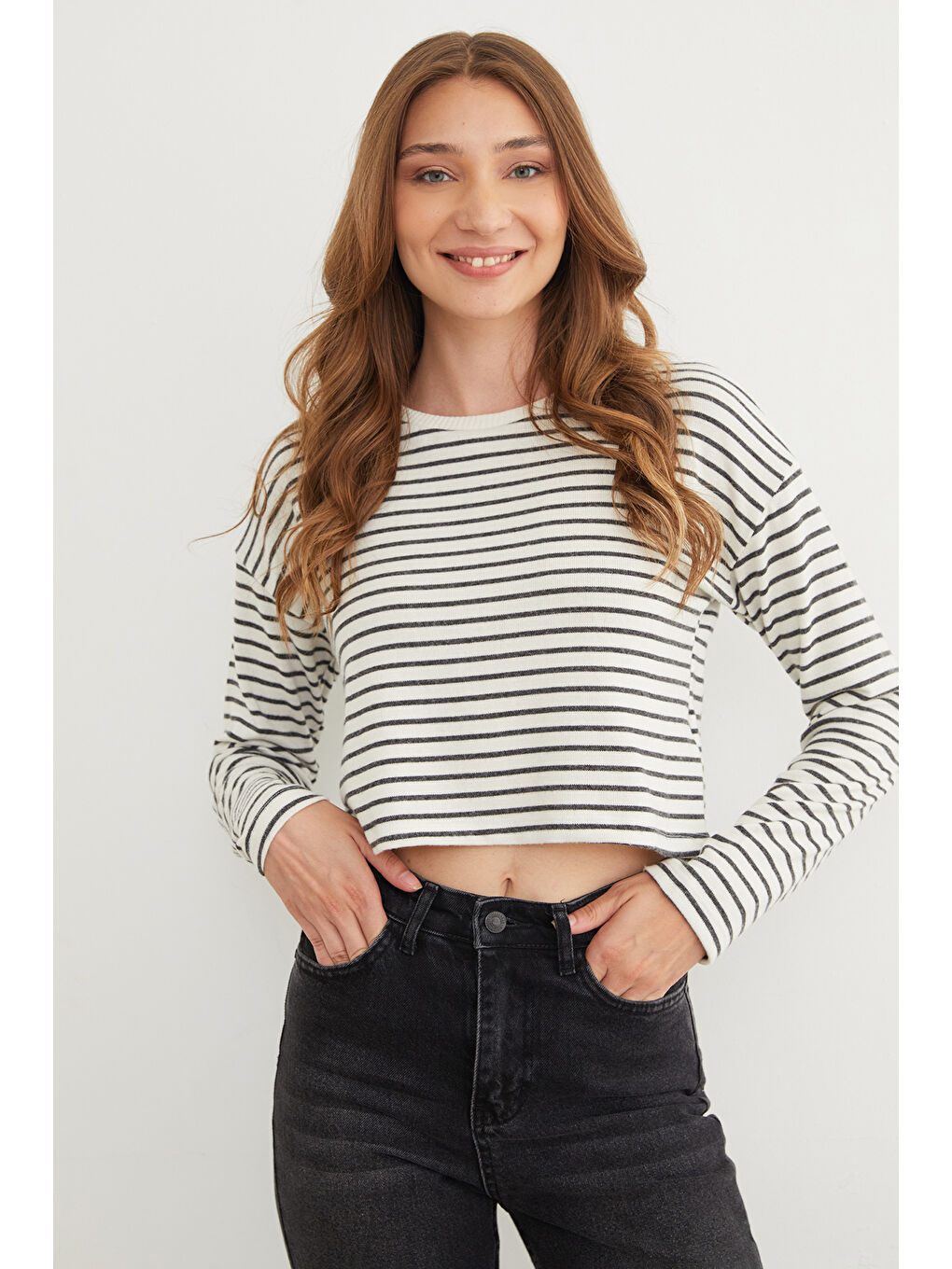 Antrasit Çizgili Crop İnce Triko Kazak