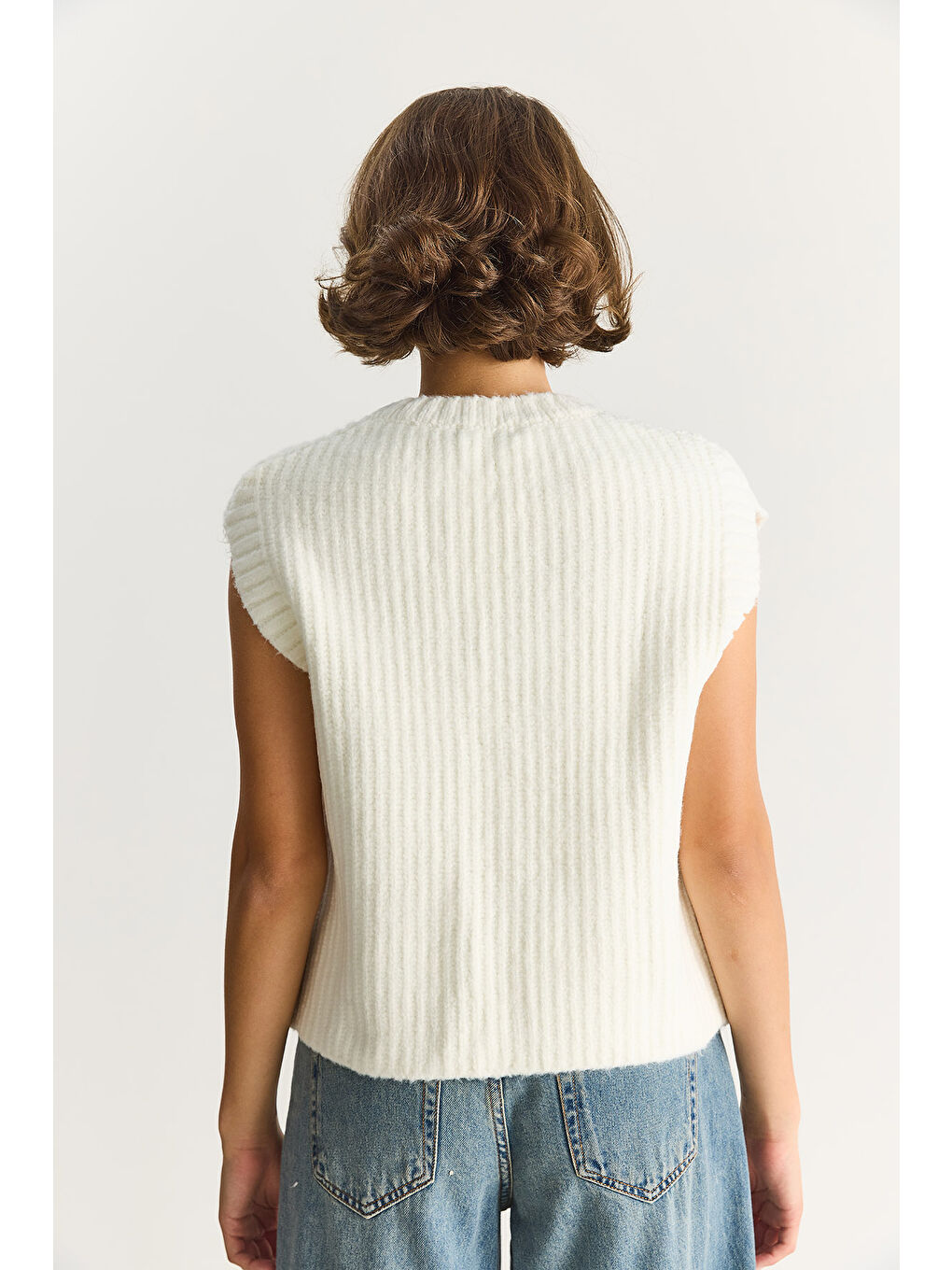 Beyaz Kadın Önden Bağlamalı Cep Detaylı Triko Yelek-6