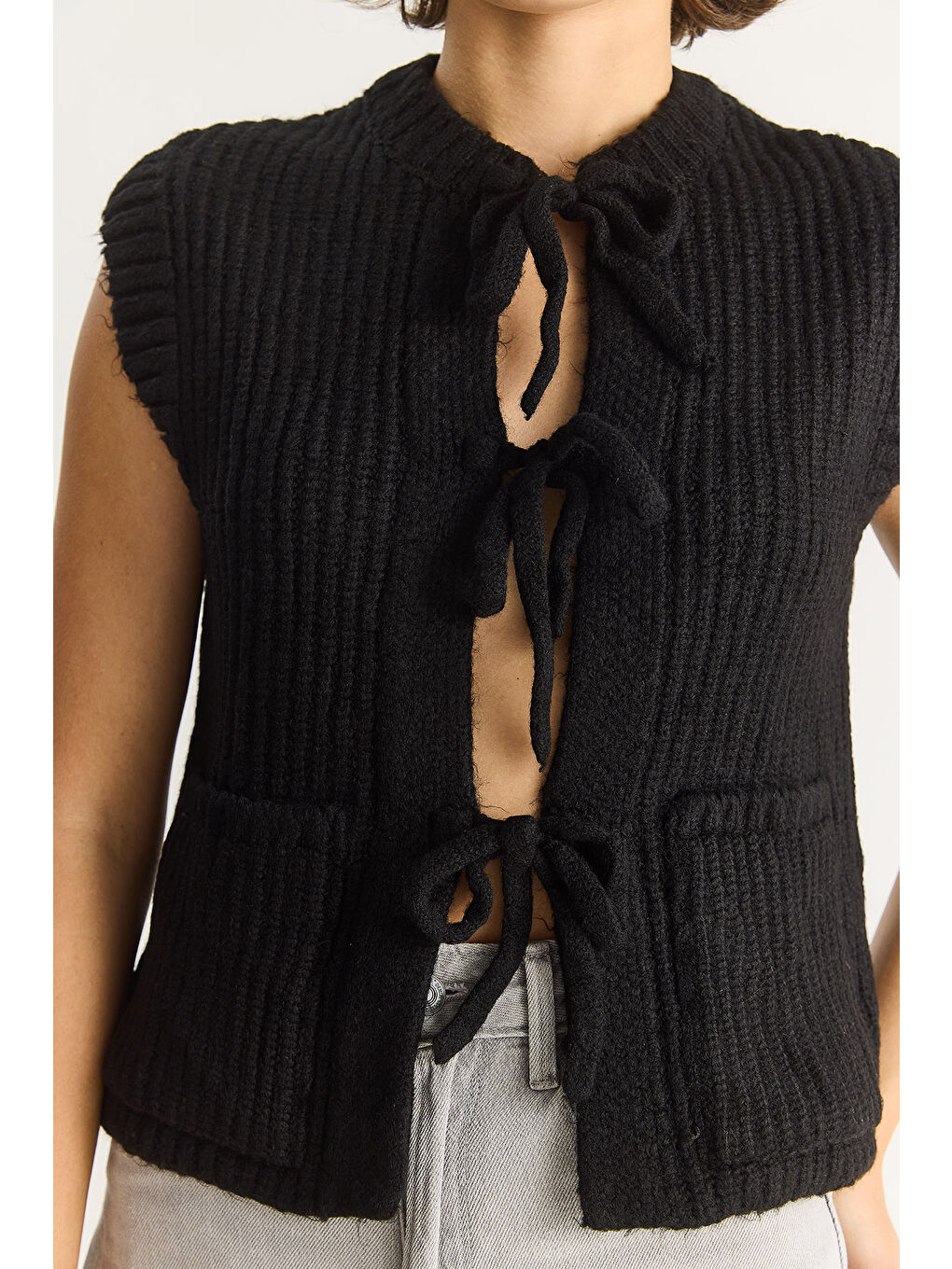 Siyah Kadın Önden Bağlamalı Cep Detaylı Triko Yelek-3