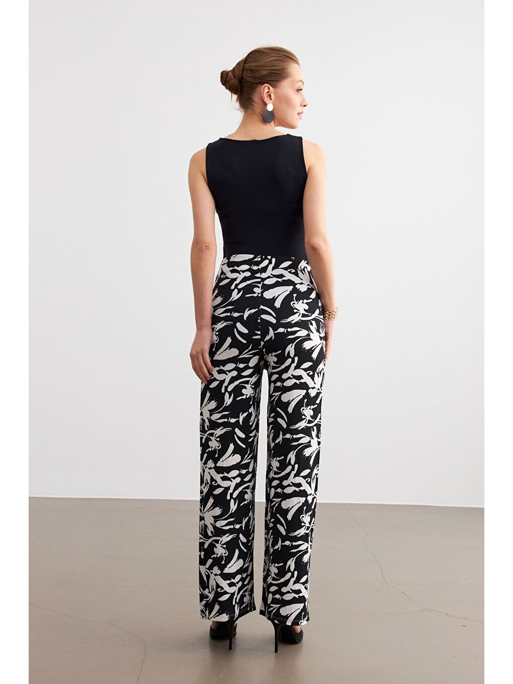 Kadın Siyah Beyaz Desenli Boru Paça Pantolon-5