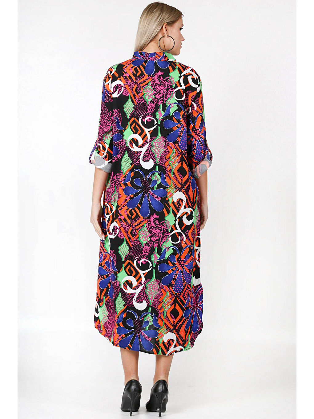 Siyah Patlı Yaka Uzun Kol Desenli Düğmeli Cepli Allover Baskılı Geniş Kesim Dokuma Elbise-1