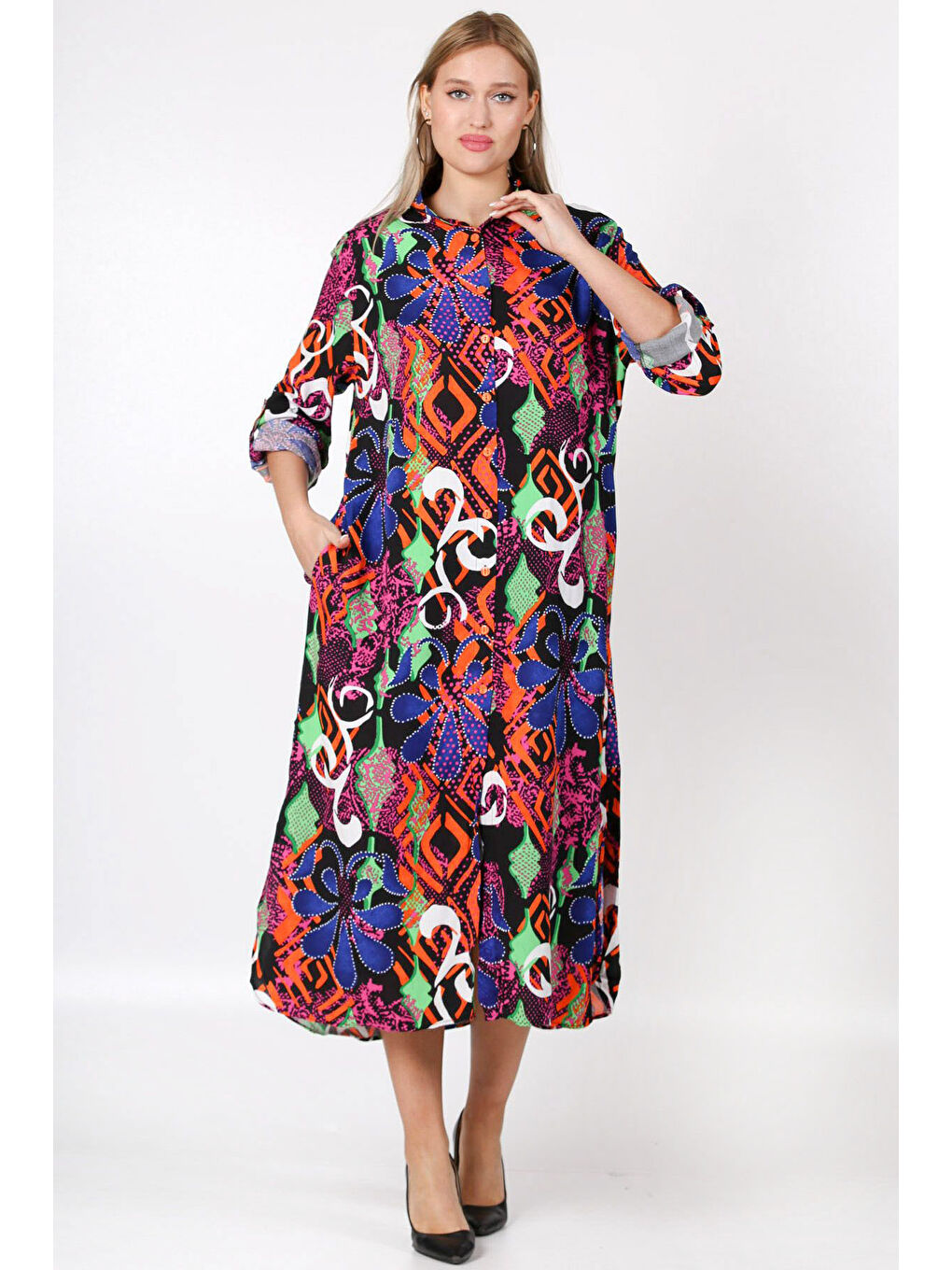 Siyah Patlı Yaka Uzun Kol Desenli Düğmeli Cepli Allover Baskılı Geniş Kesim Dokuma Elbise-2