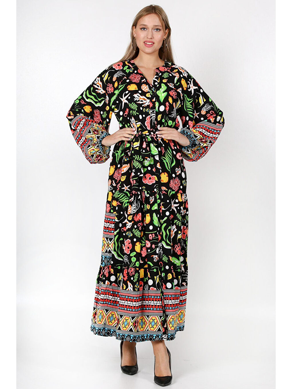 Siyah Patlı Yaka Balon Kol Desenli Kuşaklı Allover Baskılı Geniş Kesim Dokuma Elbise-4