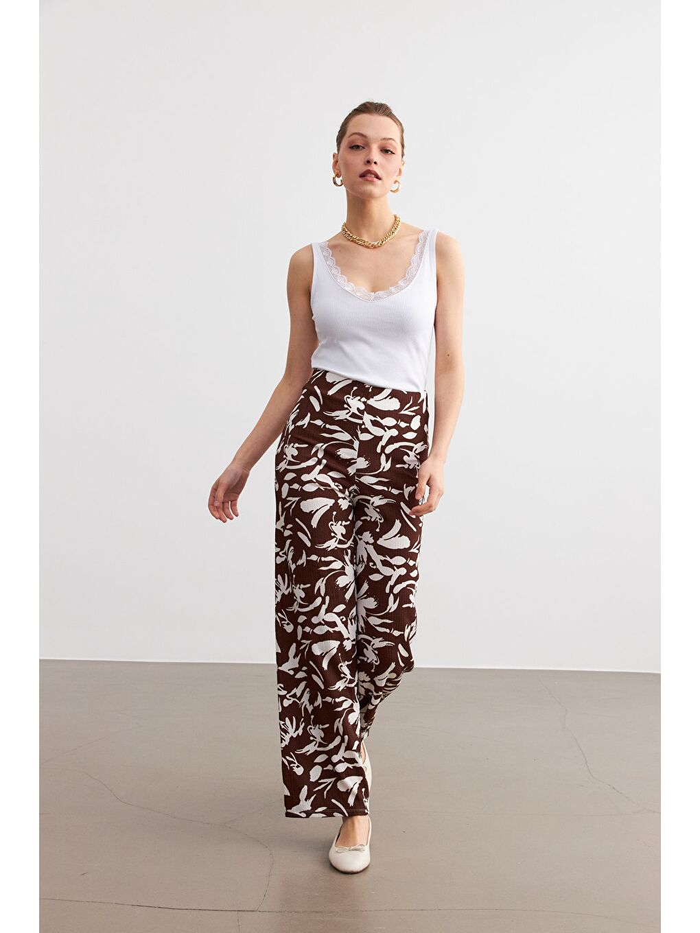 Kadın Kahverengi Beyaz Desenli Boru Paça Pantolon-2