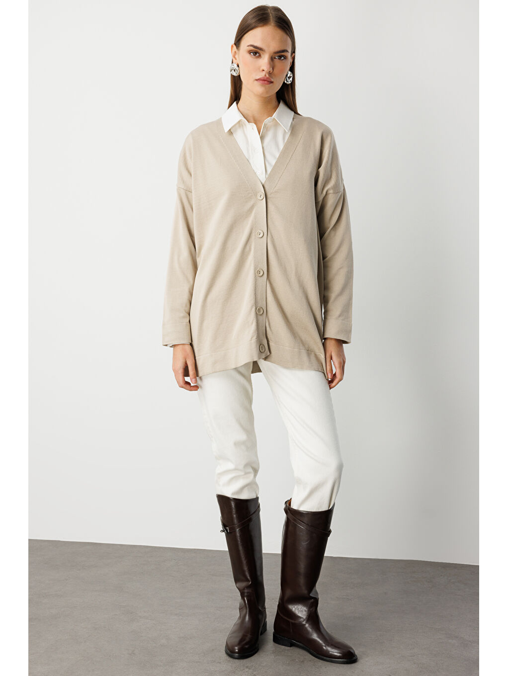 Ekstra Oversize Düşük Kol Basic Bej Rengi İnce Triko Hırka-4