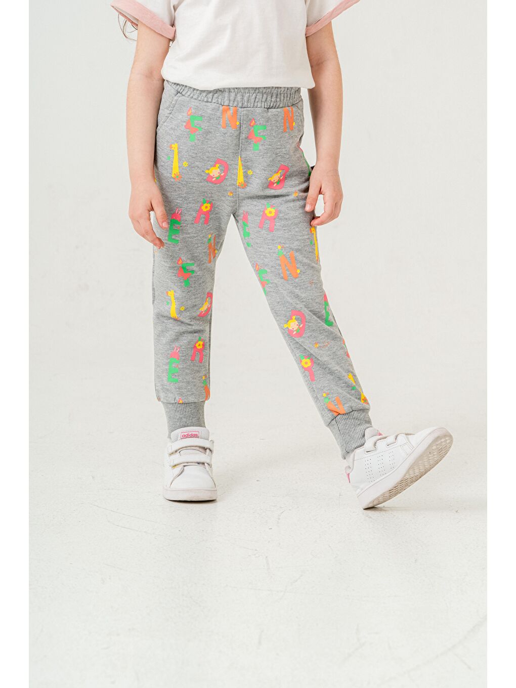 Gri Tüm Alan Baskılı Kız Çocuk Eşofman Altı-1