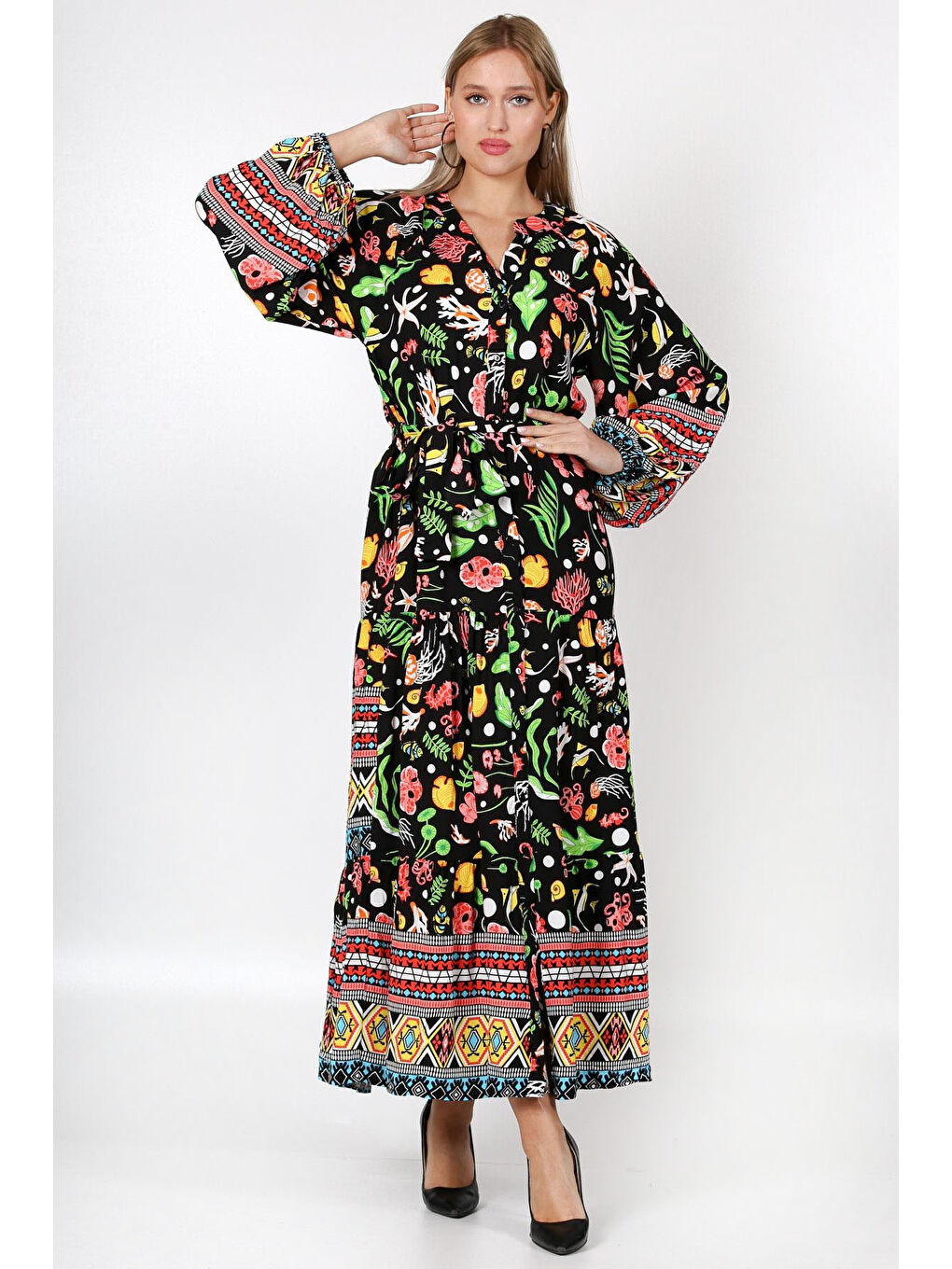 Siyah Patlı Yaka Balon Kol Desenli Kuşaklı Allover Baskılı Geniş Kesim Dokuma Elbise-5