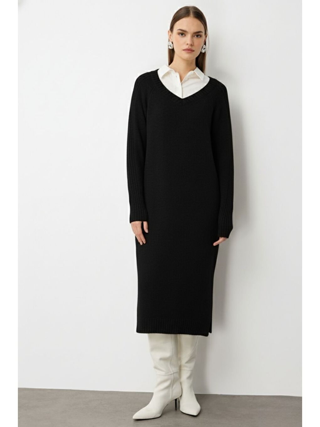 V Yaka Oversize Yırtmaçlı Siyah Uzun Triko Elbise