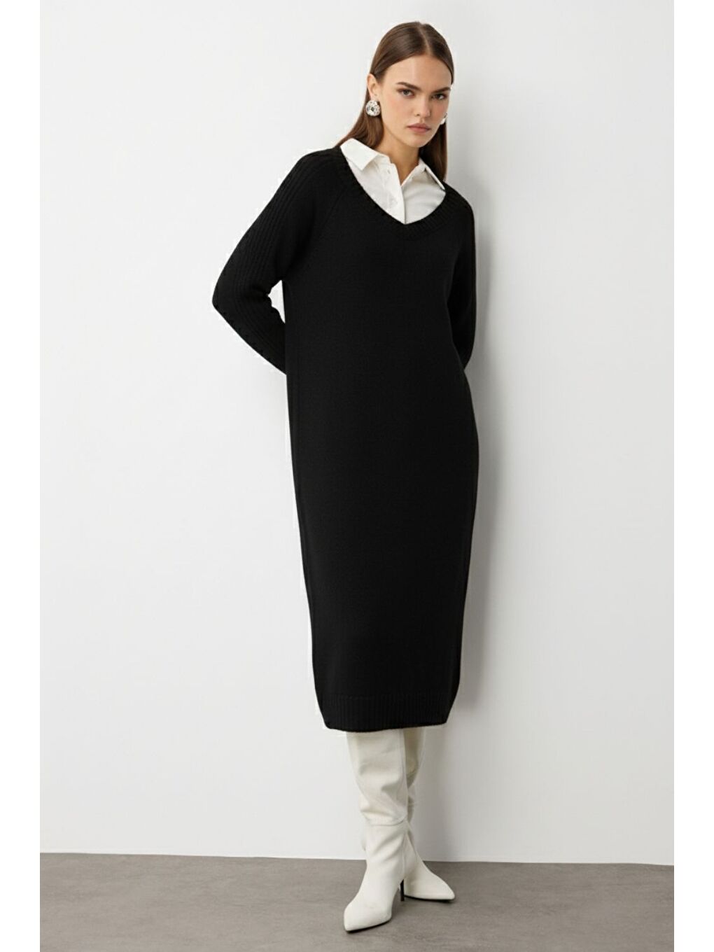 V Yaka Oversize Yırtmaçlı Siyah Uzun Triko Elbise-1