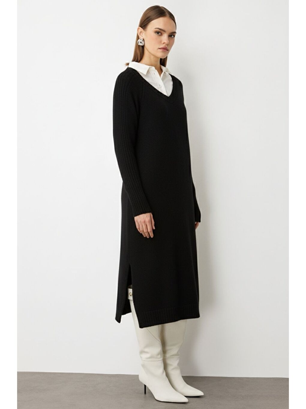 V Yaka Oversize Yırtmaçlı Siyah Uzun Triko Elbise-2