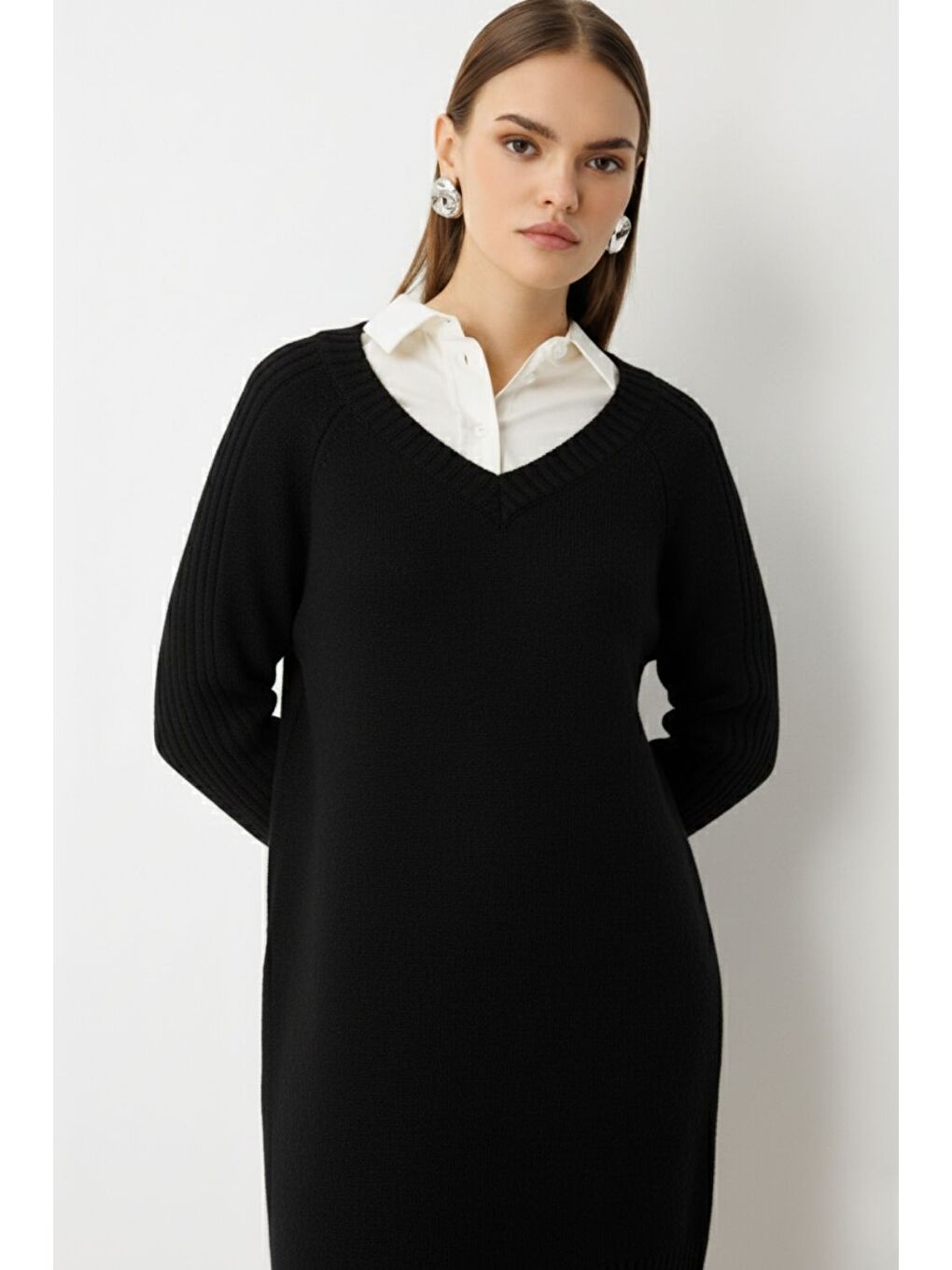 V Yaka Oversize Yırtmaçlı Siyah Uzun Triko Elbise-3