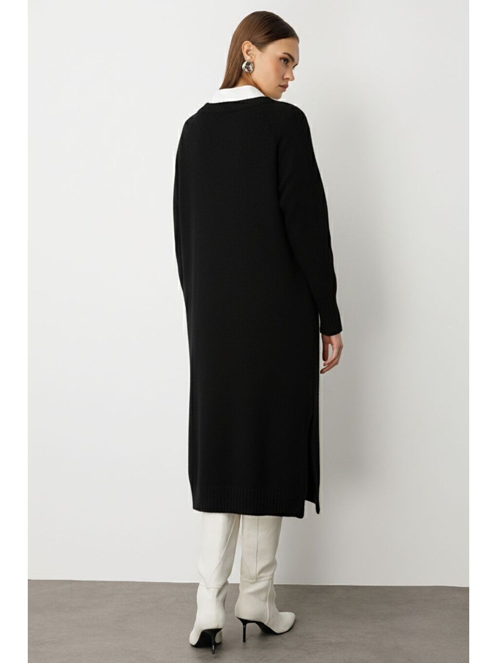 V Yaka Oversize Yırtmaçlı Siyah Uzun Triko Elbise-4