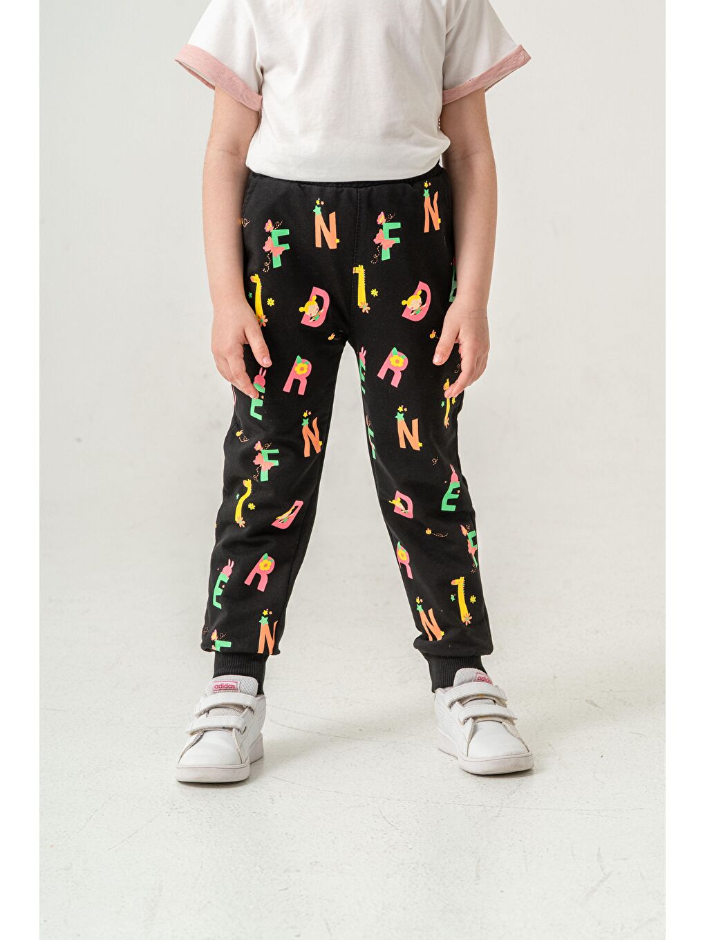 Siyah Tüm Alan Baskılı Kız Çocuk Eşofman Altı-1