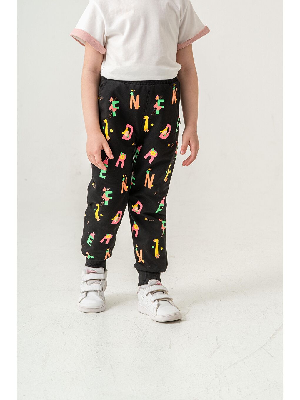 Siyah Tüm Alan Baskılı Kız Çocuk Eşofman Altı-2