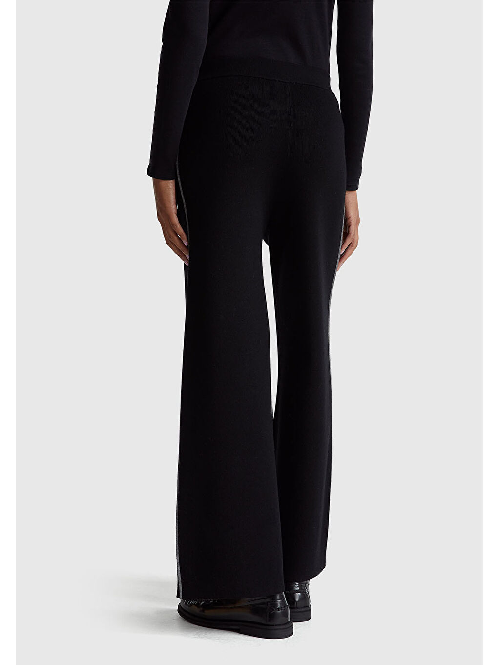 Kadın Siyah Viskoz Karışımlı Beli Lastikli Geniş Paça Pantolon-2