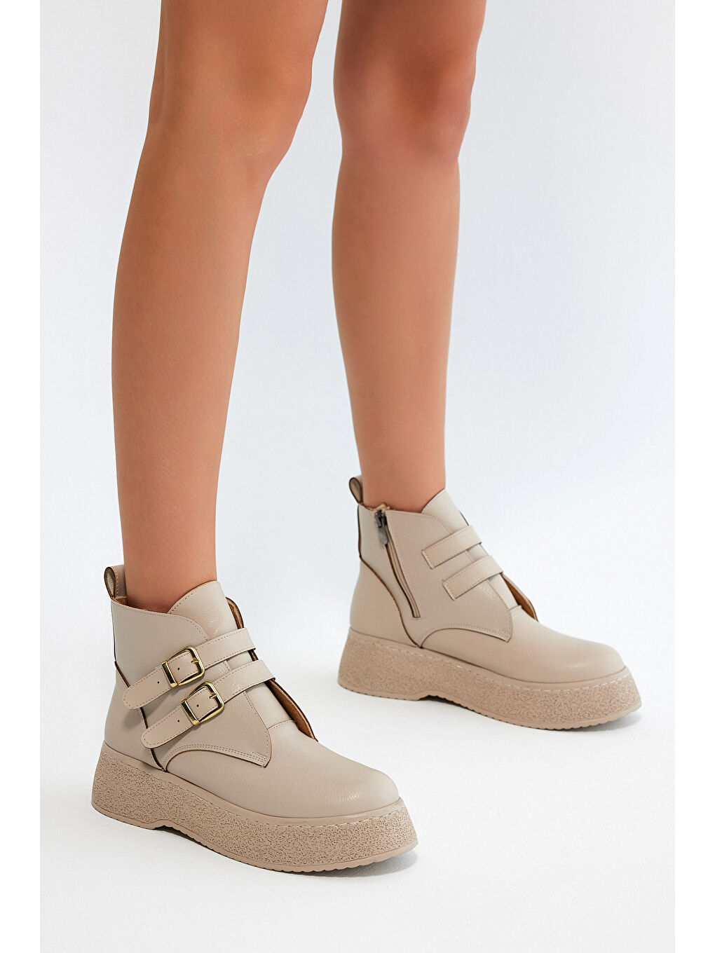 Kadın Bej Cilt Rahat Kalıp Yüksek Taban Çift Tokalı Fermuarlı Bot-1