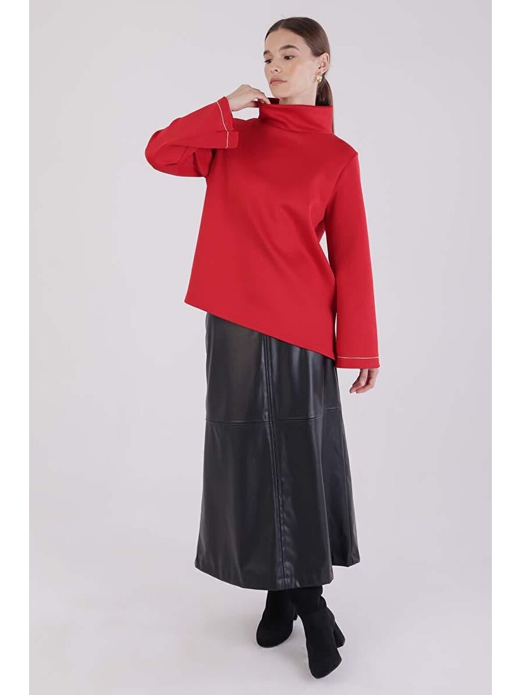 Kırmızı-Dik Yaka Kolu Yırtmaçlı Scuba Bluz