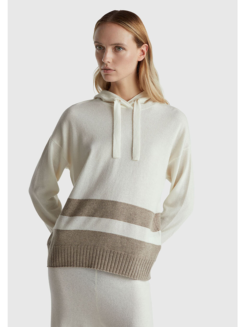 Kadın Ekru Yün ve Kaşmir Karışımlı Kapüşonlu Kazak