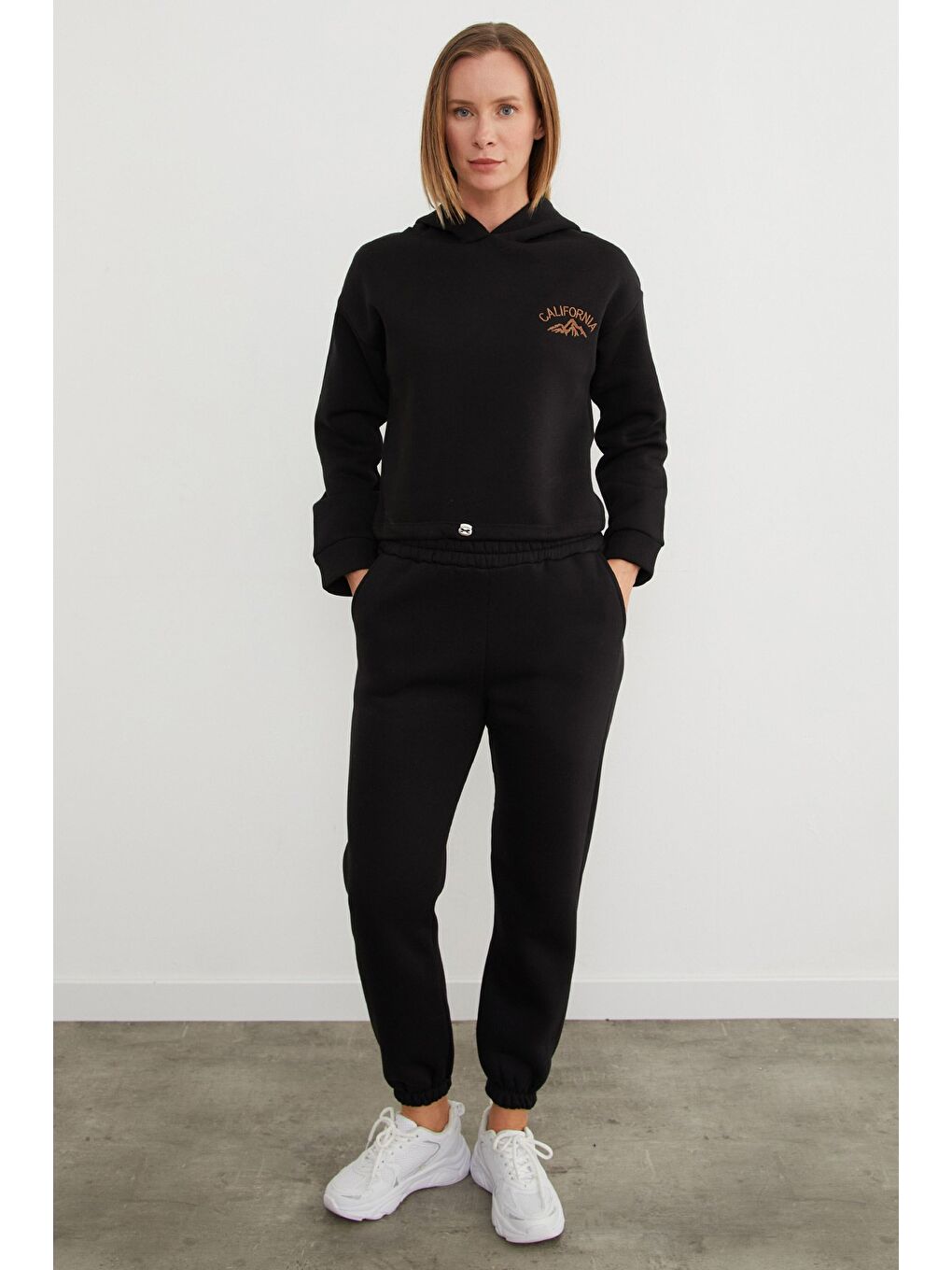 Siyah 3 İplik California Nakışlı Kapüşonlu Jogger Takım-2