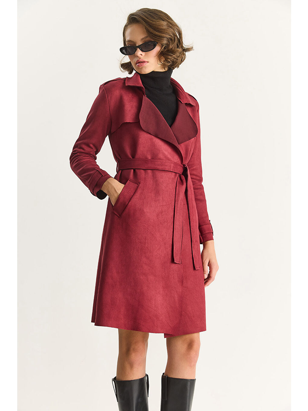 Bordo Kadın Kruvaze Yaka Dökümlü Kuşaklı Süet Trençkot --4