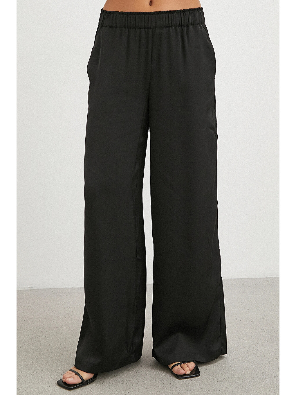 Beli Lastikli Geniş Paça Pantolon Siyah-3