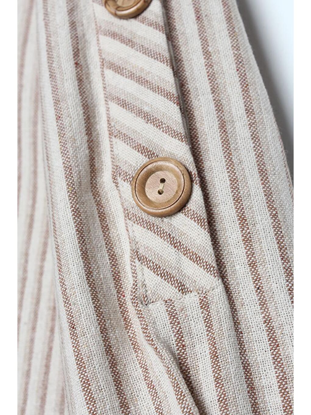 Kahverengi Camel-Pamuklu Omuzdan Düğmeli Çizgili Bluz-5