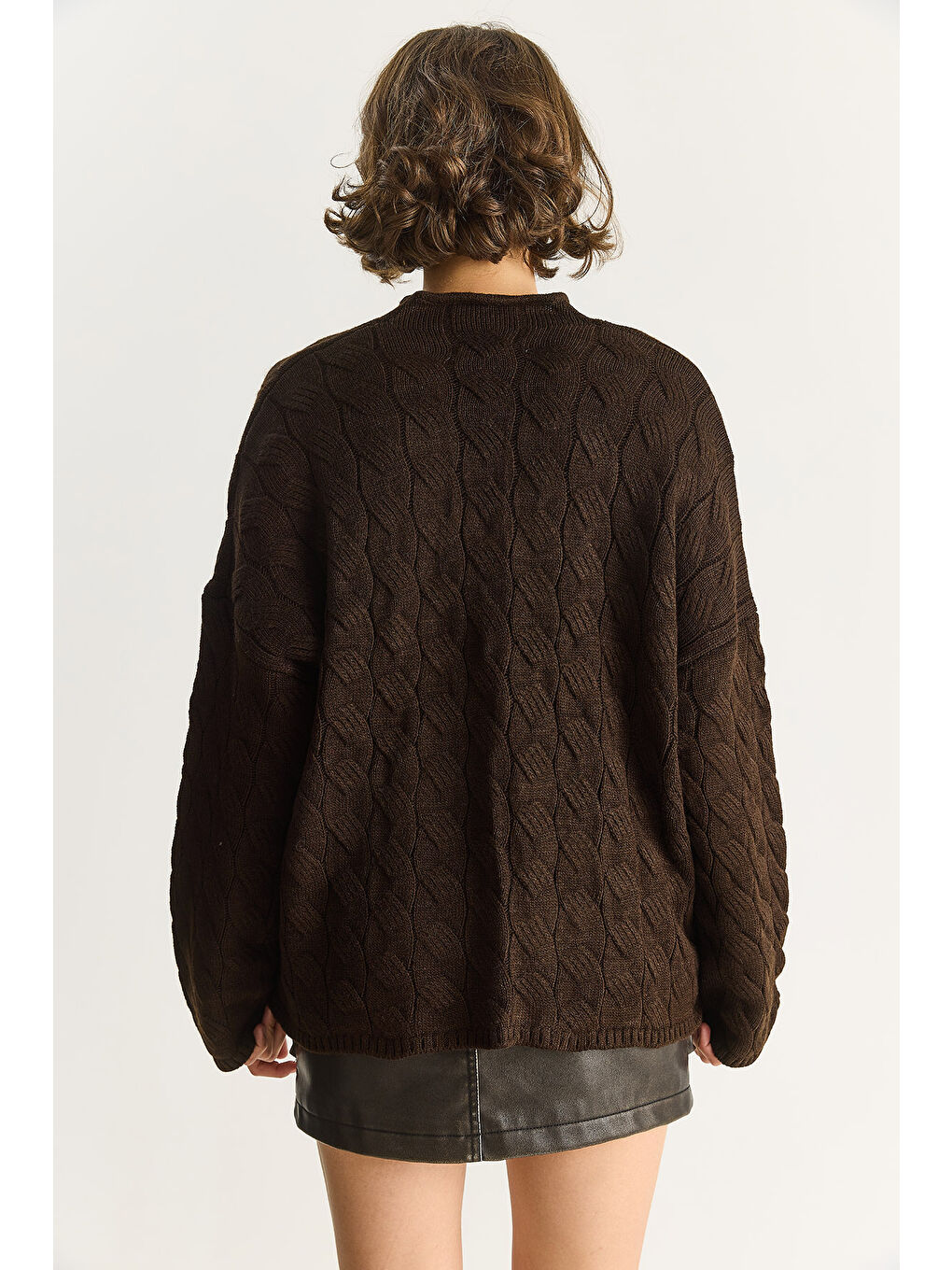 Kahverengi Kadın Oval Yaka Saç Örgü Oversize Triko Kazak TK-5