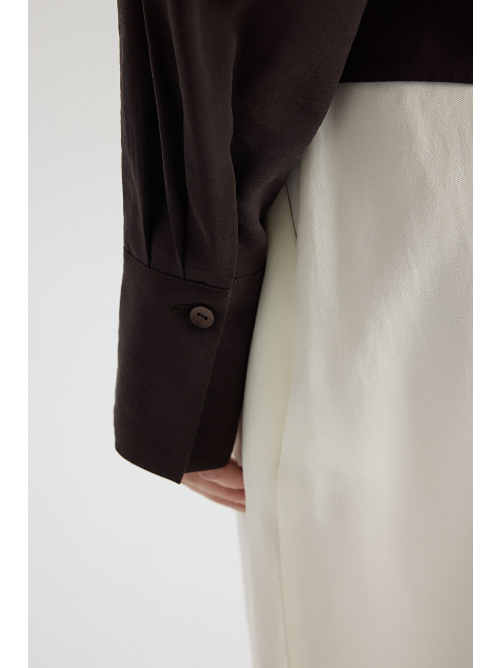 Kahverengi Asteria Bağlama Detay Kahve Dökümlü Gömlek-7