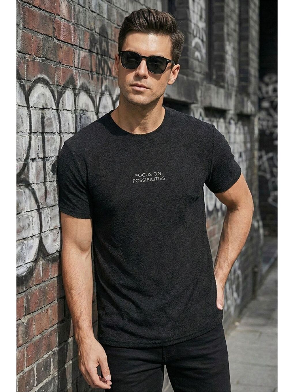 Siyah Focus On Özel Dokulu Buklet Kumaş Baskı Detaylı Erkek Tişört