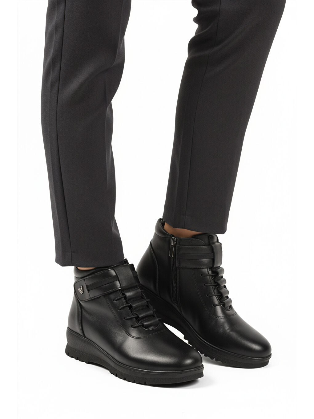 Siyah Hakiki Deri Anatomik Polarlı Kaymaz Kadın Bot Z438 Z