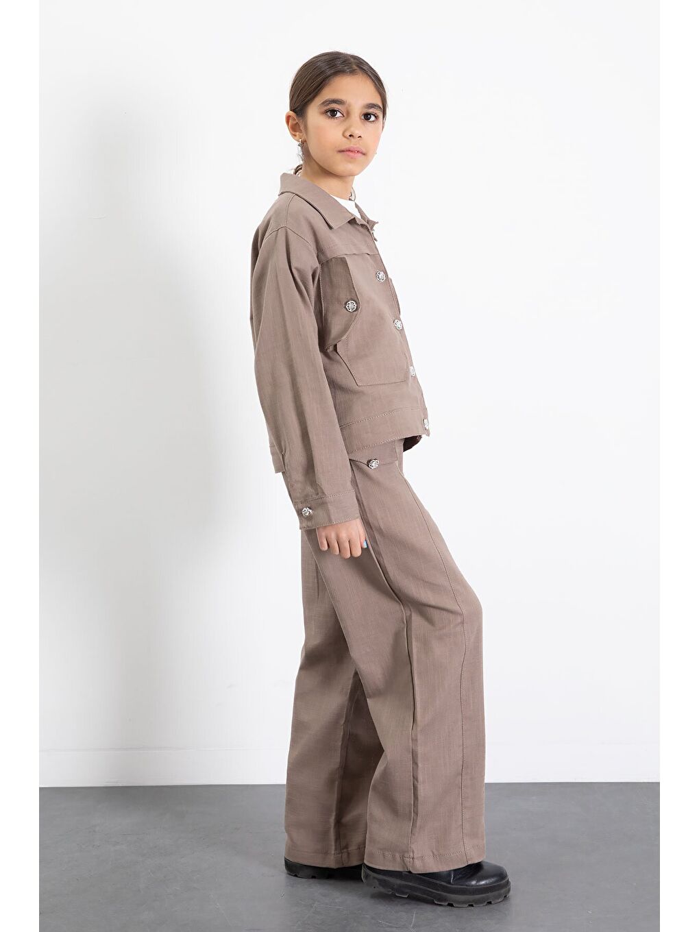 Kahverengi Düğme Detaylı Keten Gömlekli Pantolonlu Kız Çocuk 2li Takım 23517-2