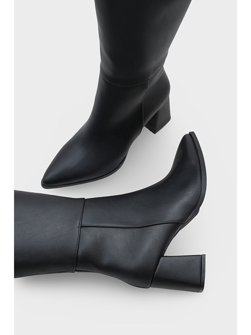 Betti Kadın Siyah Sivri Burun Çizme-3