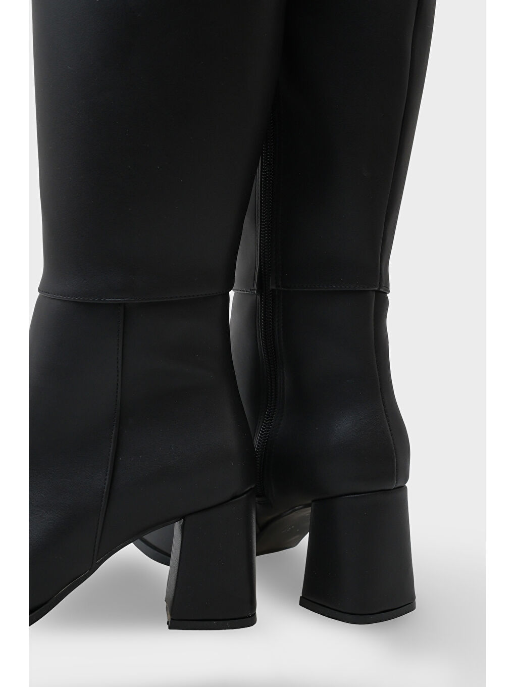 Betti Kadın Siyah Sivri Burun Çizme-4