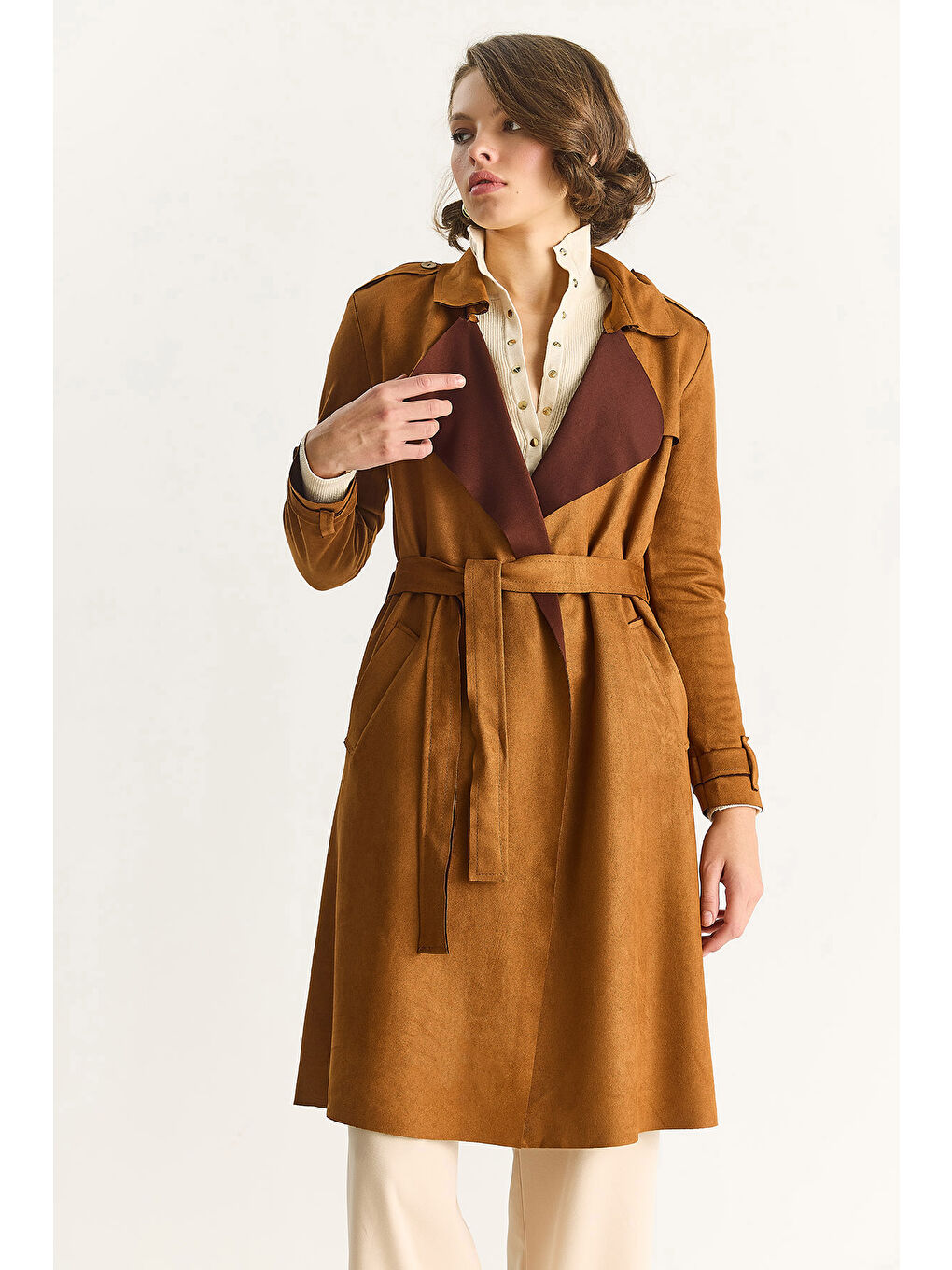 Kahverengi Kadın Kruvaze Yaka Dökümlü Kuşaklı Süet Trençkot --3