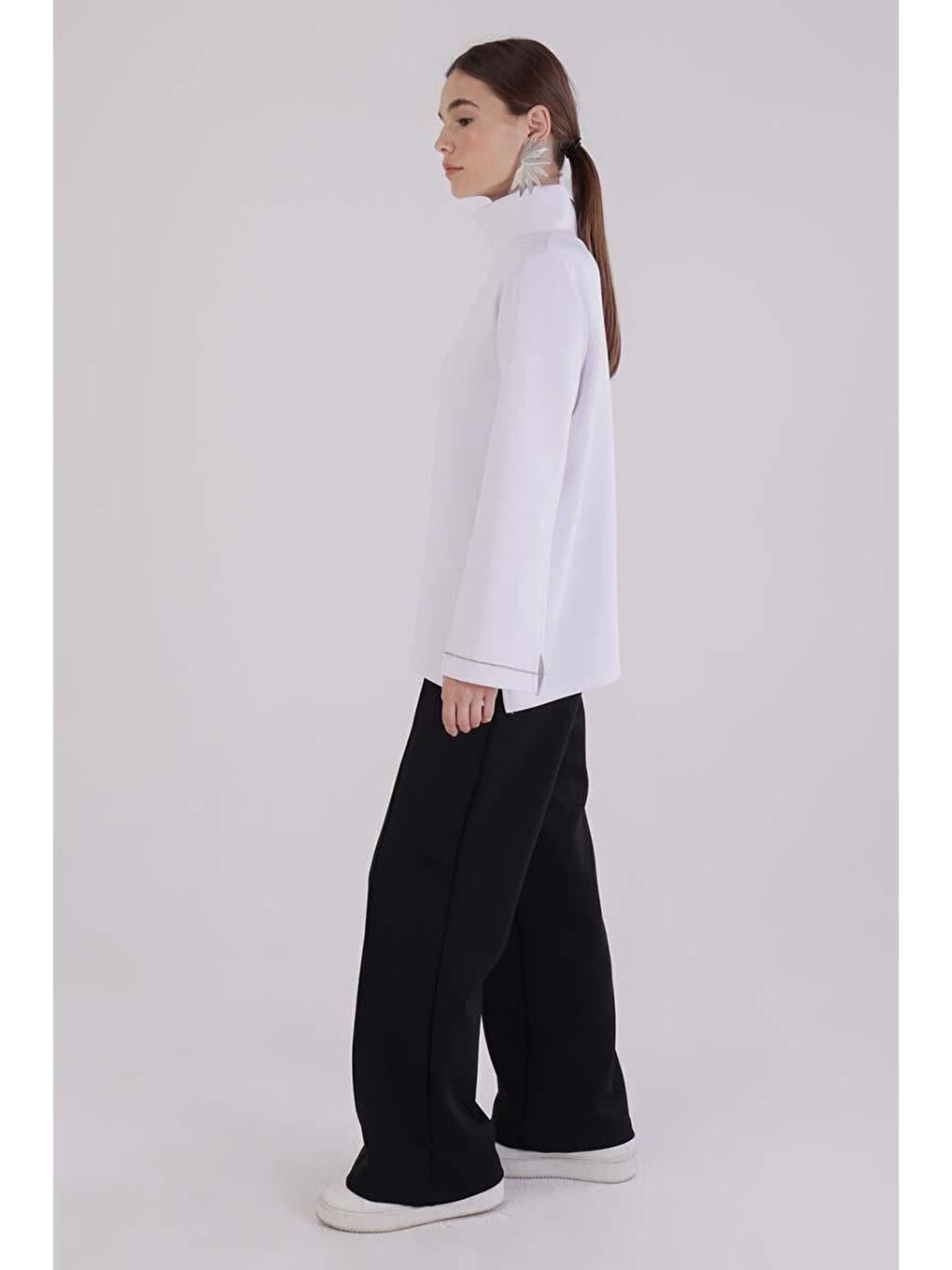 Beyaz-Dik Yaka Kolu Yırtmaçlı Scuba Bluz-2