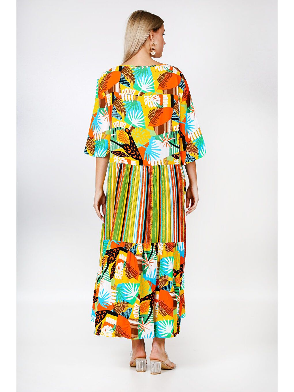 Siyah Yeşil Yuvarlak Yaka 3/4 Kol Desenli Allover Baskılı Geniş Kesim Dokuma Elbise-1