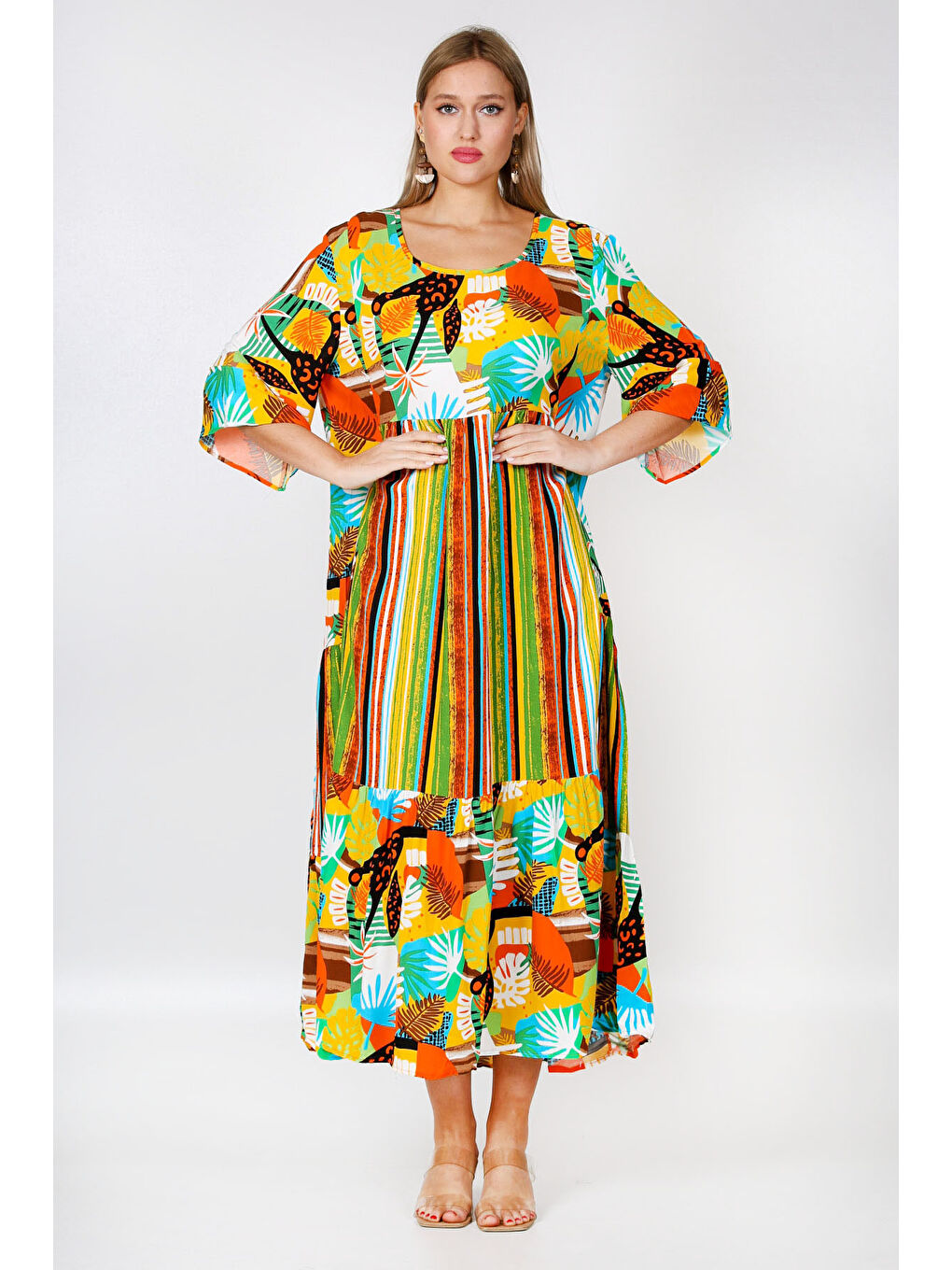 Siyah Yeşil Yuvarlak Yaka 3/4 Kol Desenli Allover Baskılı Geniş Kesim Dokuma Elbise-2