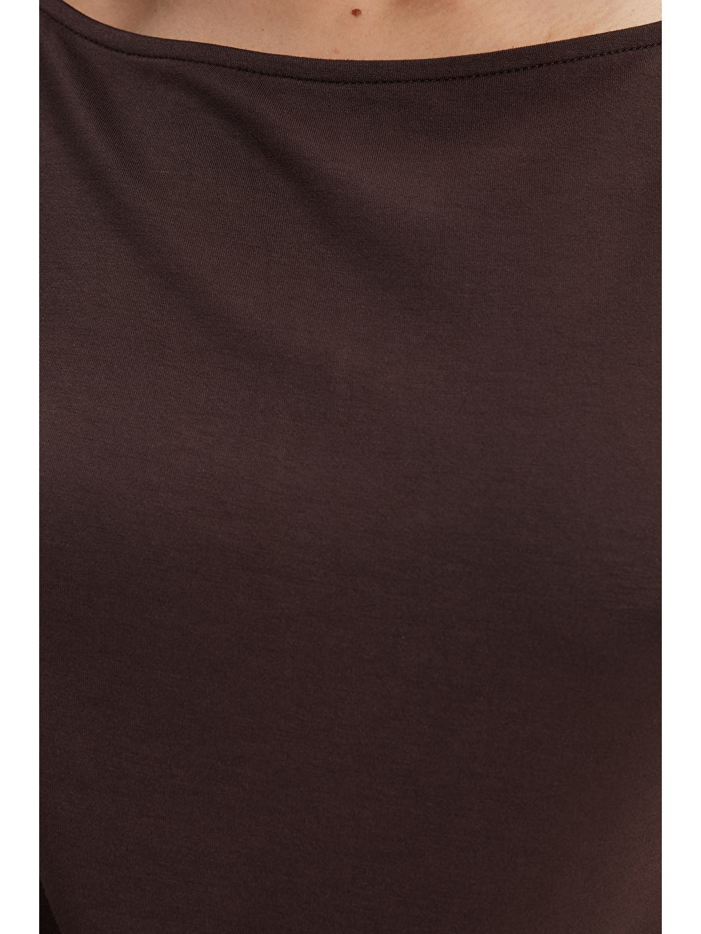 Kadın Slim Fit Dar Kesim Kısa Kollu Kayık Yaka Kahverengi Tişört-4