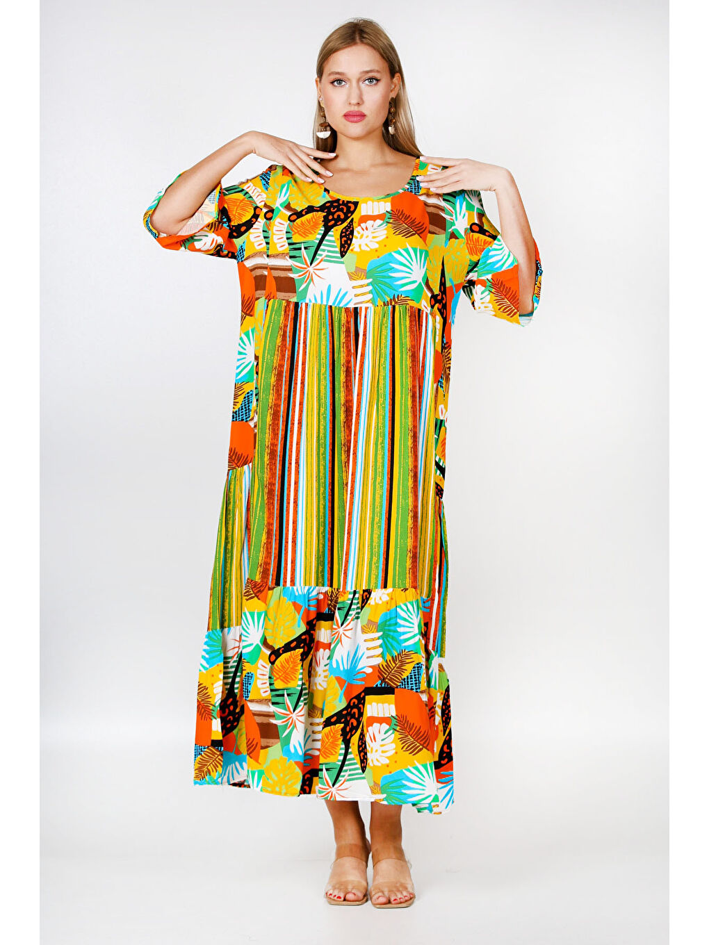 Siyah Yeşil Yuvarlak Yaka 3/4 Kol Desenli Allover Baskılı Geniş Kesim Dokuma Elbise-3