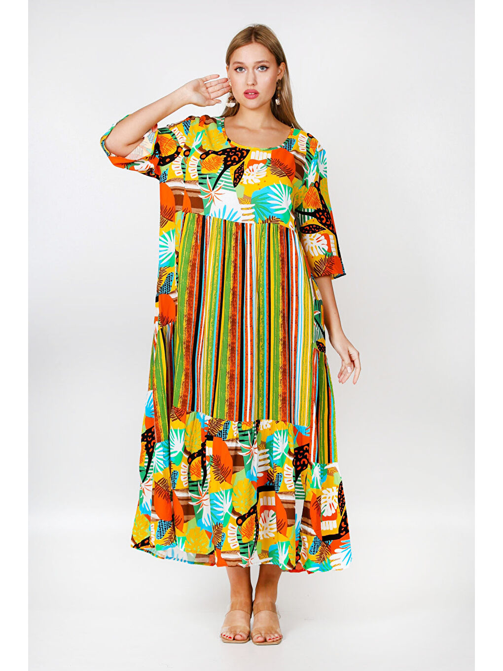 Siyah Yeşil Yuvarlak Yaka 3/4 Kol Desenli Allover Baskılı Geniş Kesim Dokuma Elbise-4