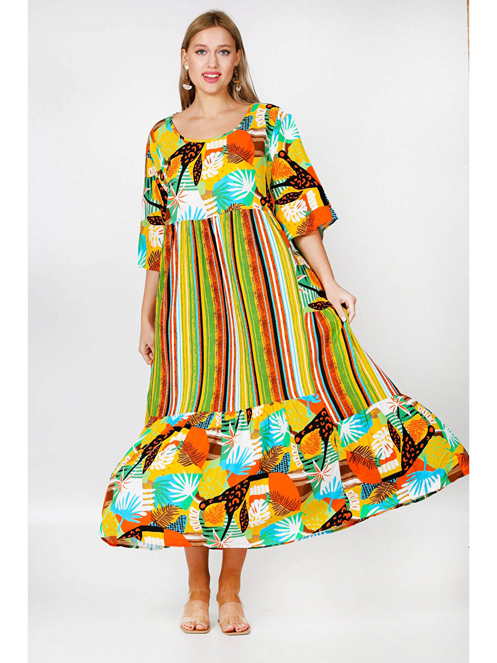 Siyah Yeşil Yuvarlak Yaka 3/4 Kol Desenli Allover Baskılı Geniş Kesim Dokuma Elbise-5