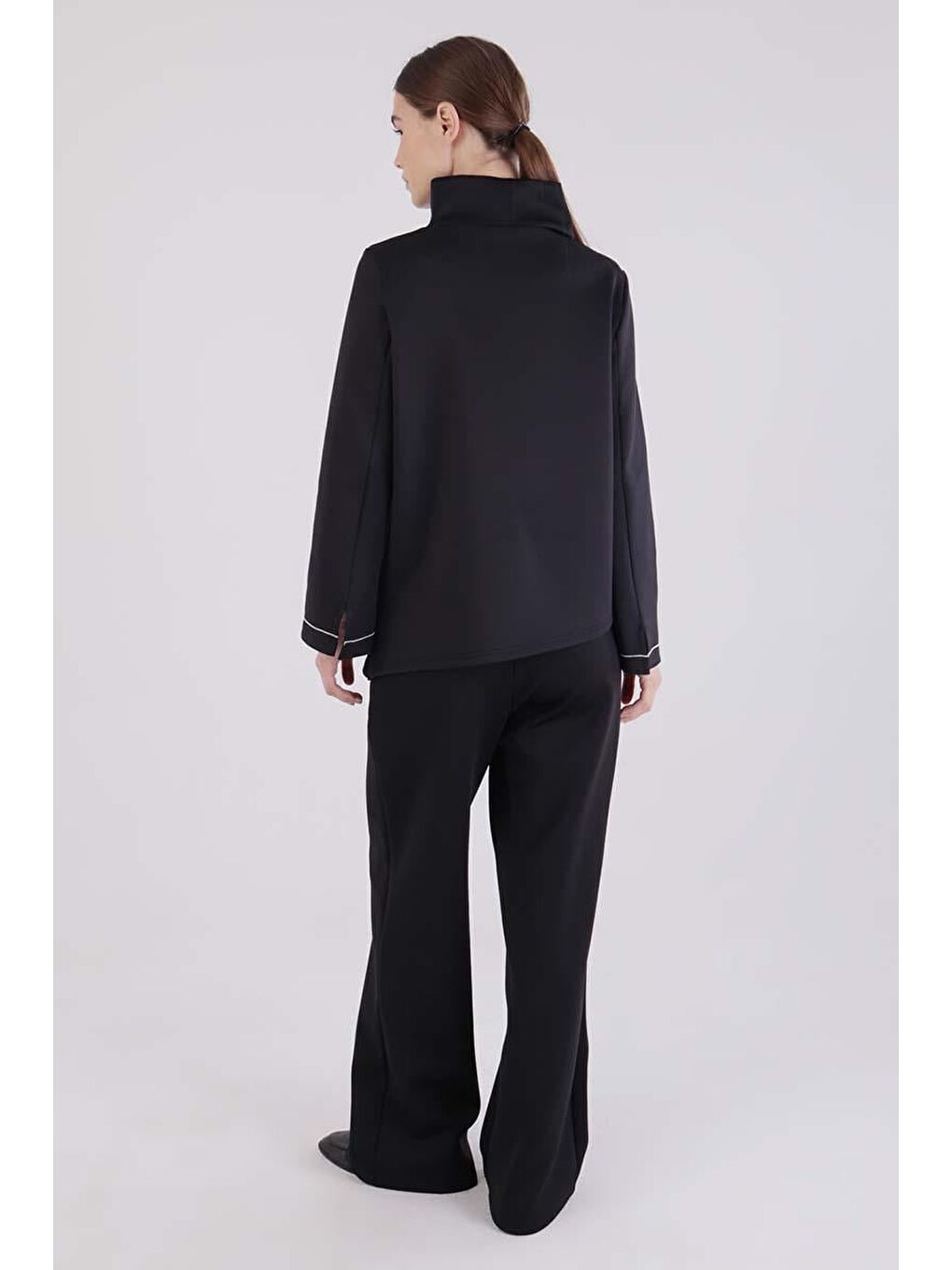 Siyah-Dik Yaka Kolu Yırtmaçlı Scuba Bluz-3