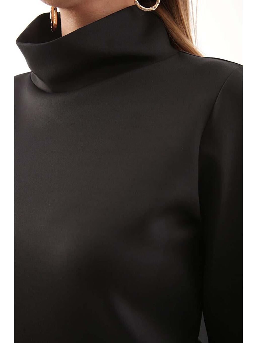 Siyah-Dik Yaka Kolu Yırtmaçlı Scuba Bluz-4