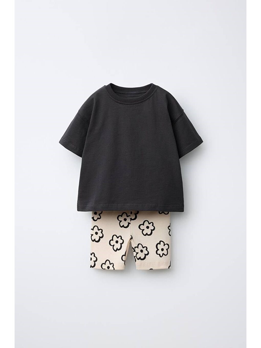 Beyaz Kız Çocuk Pamuklu Antrasit Tişört Çiçek Desenli Tayt Takım