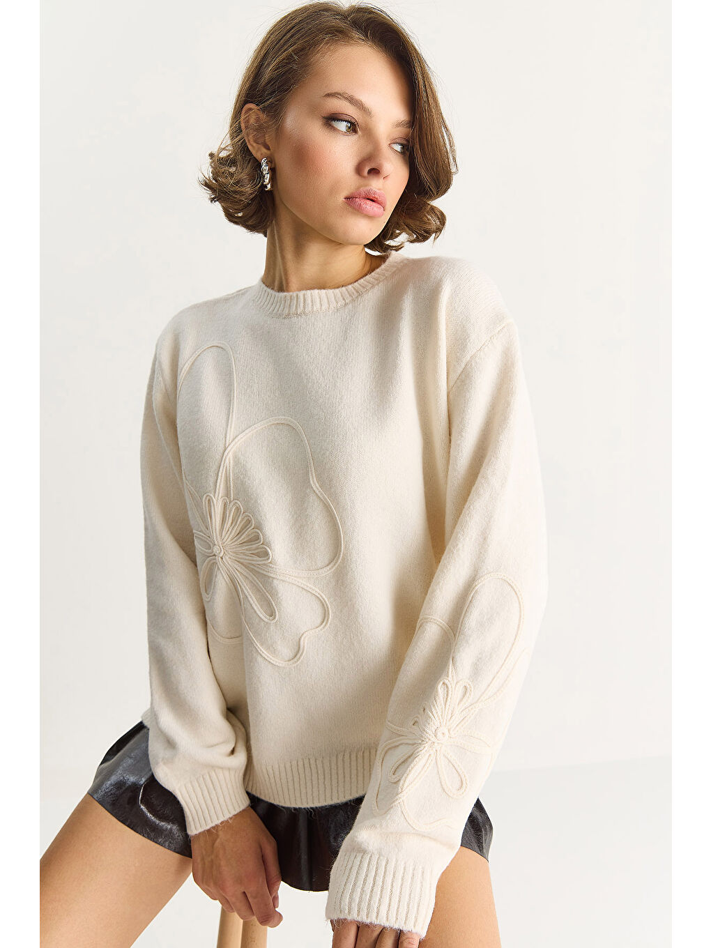 Ekru Kadın Yumuşak Dokulu Çiçek Desen İşlmeli Triko Kazak-5