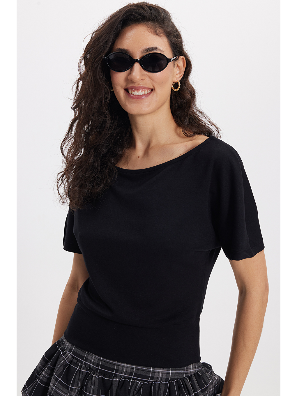 Kadın Slim Fit Dar Kesim Kısa Kollu Kayık Yaka Siyah Tişört