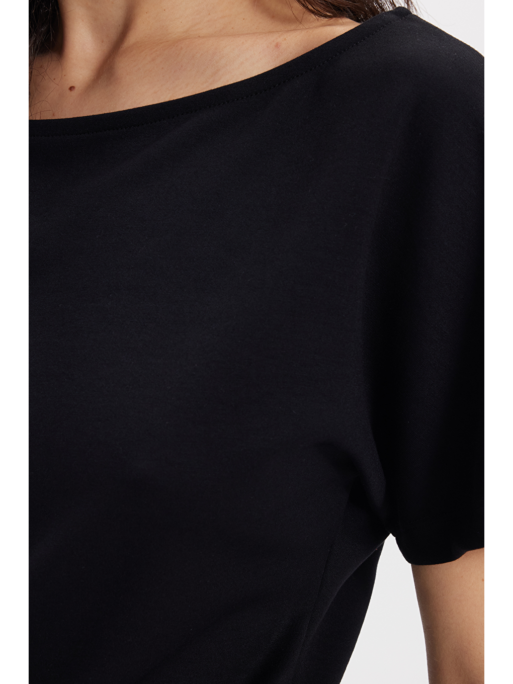 Kadın Slim Fit Dar Kesim Kısa Kollu Kayık Yaka Siyah Tişört-4