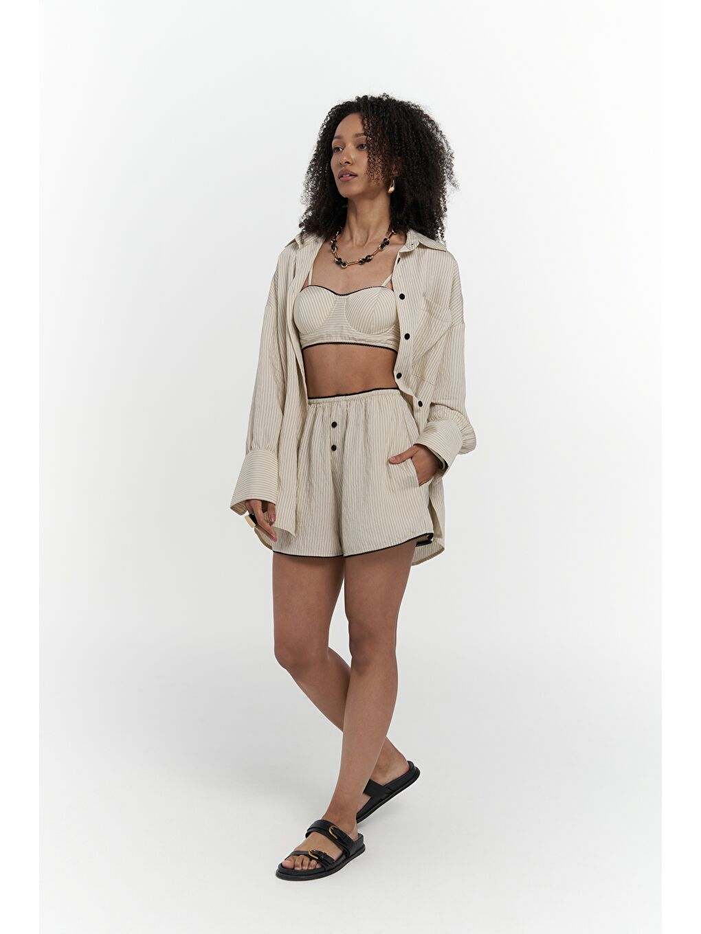 Leda Dantel Detay Şortlu Bej Üçlü Takım